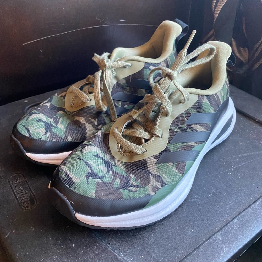 Shoes size 4 Uk woman size 6